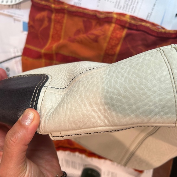 Authentic Coach All Leather White Purse - Picture 10 of 17